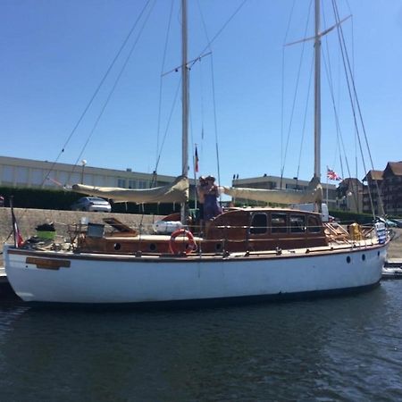 Port Deauville Yacht Vintage Екстериор снимка