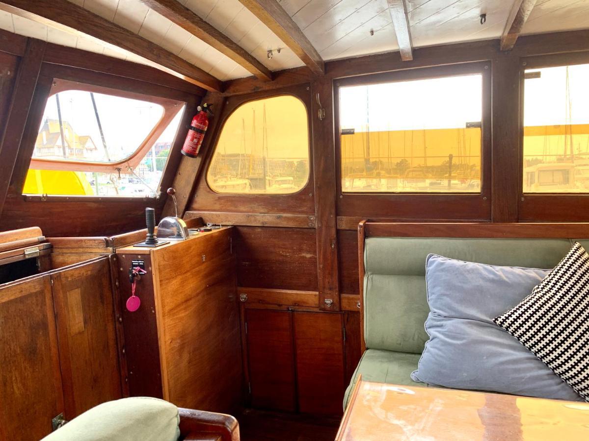 Port Deauville Yacht Vintage Екстериор снимка
