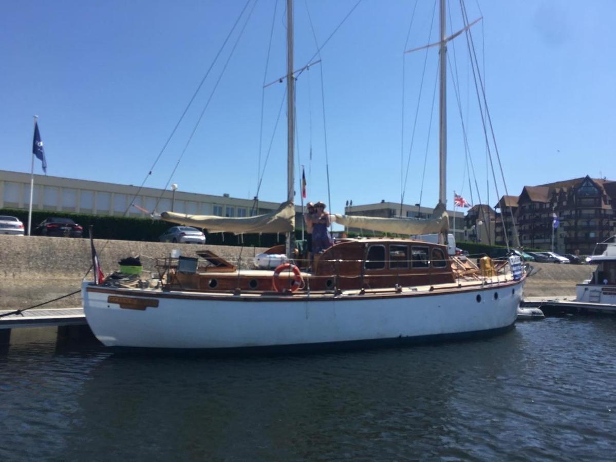 Port Deauville Yacht Vintage Екстериор снимка