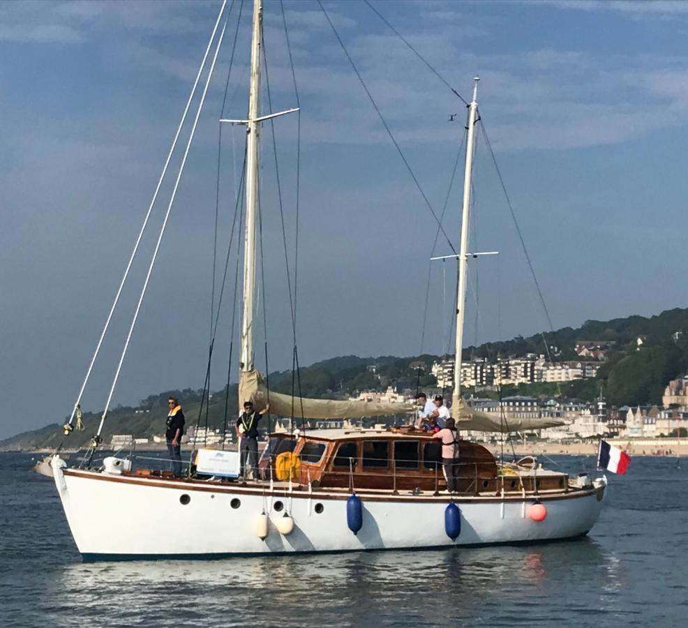 Port Deauville Yacht Vintage Екстериор снимка