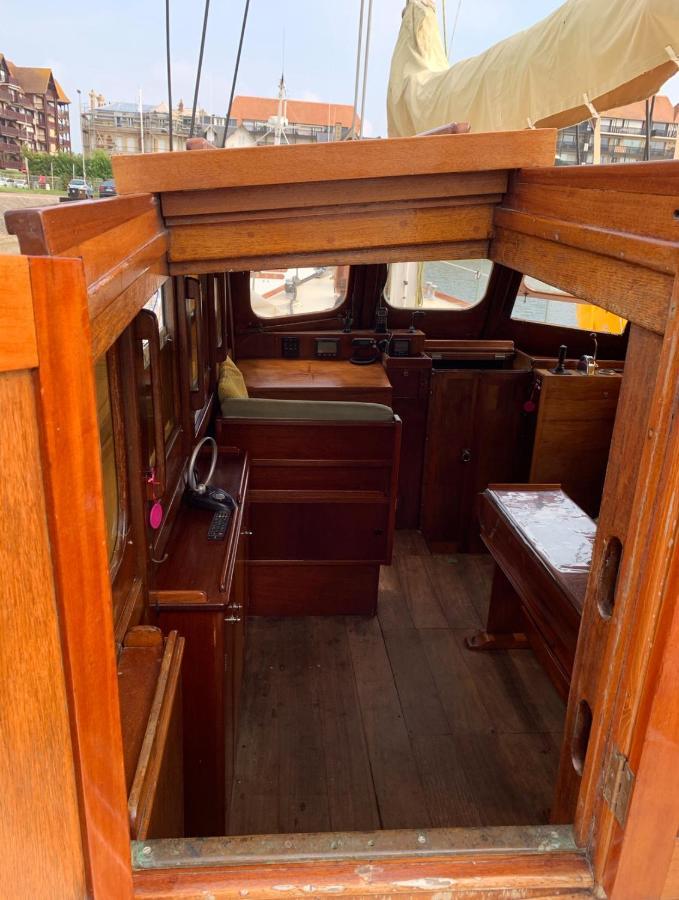 Port Deauville Yacht Vintage Екстериор снимка