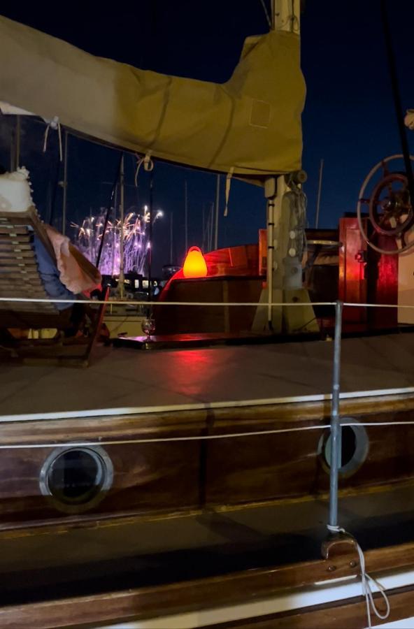 Port Deauville Yacht Vintage Екстериор снимка